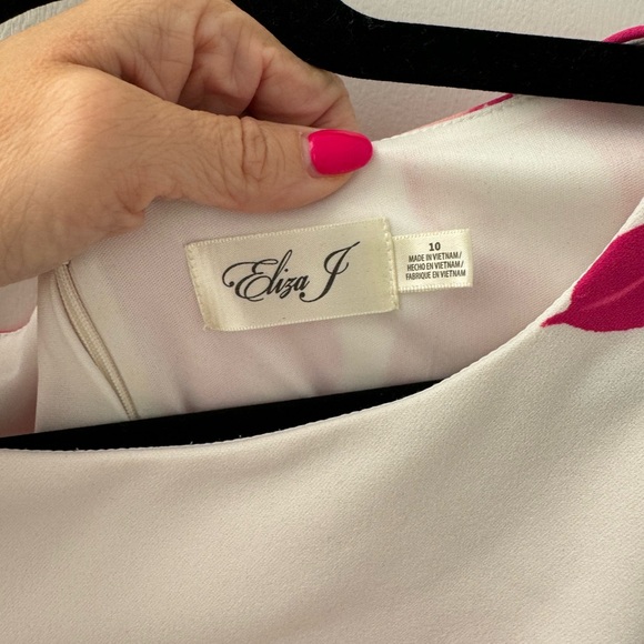 Eliza J beautiful knee length flowered dress - Picture 3 of 4